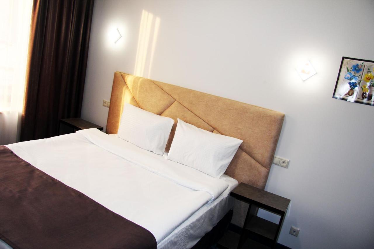 Nice Hotel Yerevan Exterior photo