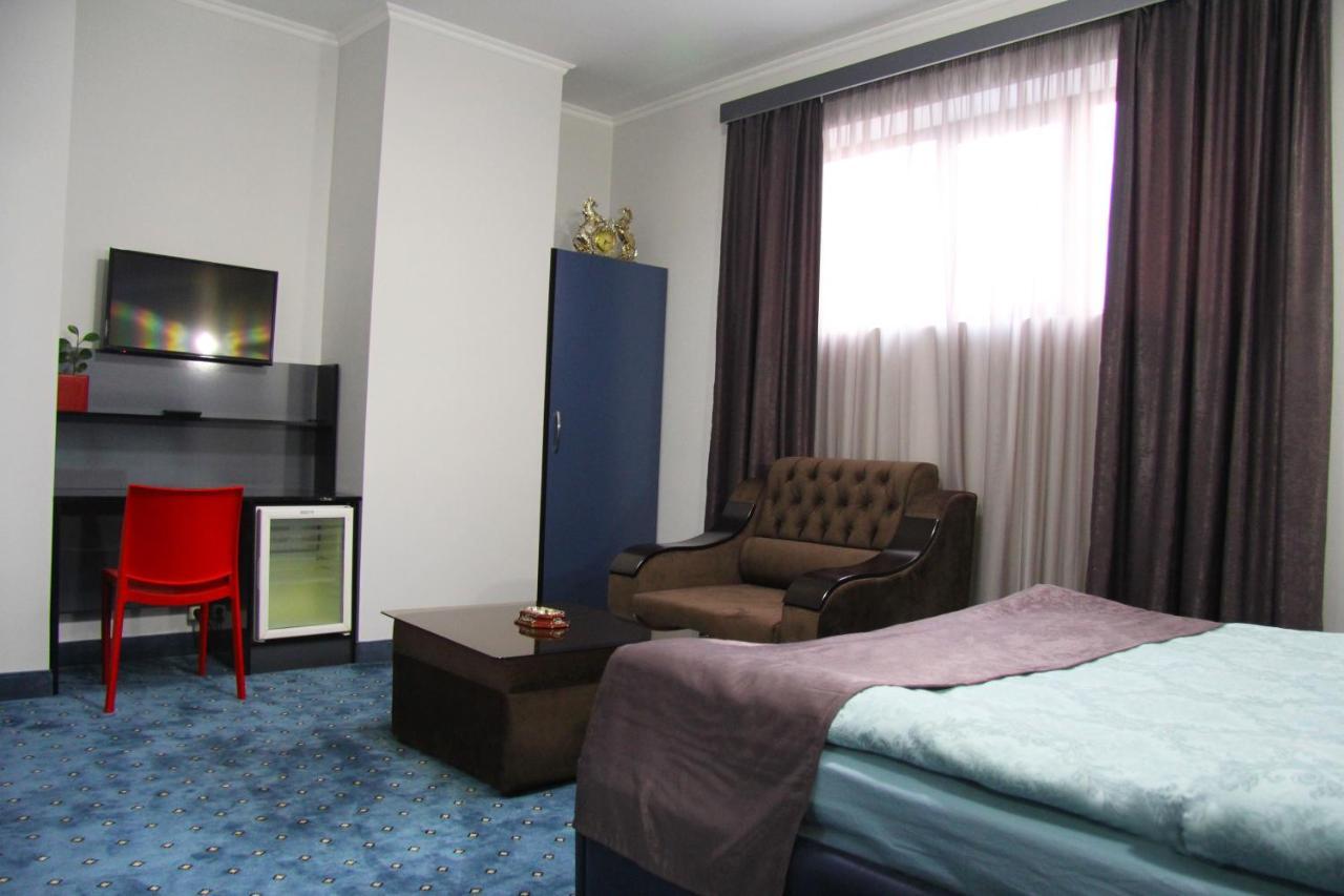 Nice Hotel Yerevan Exterior photo