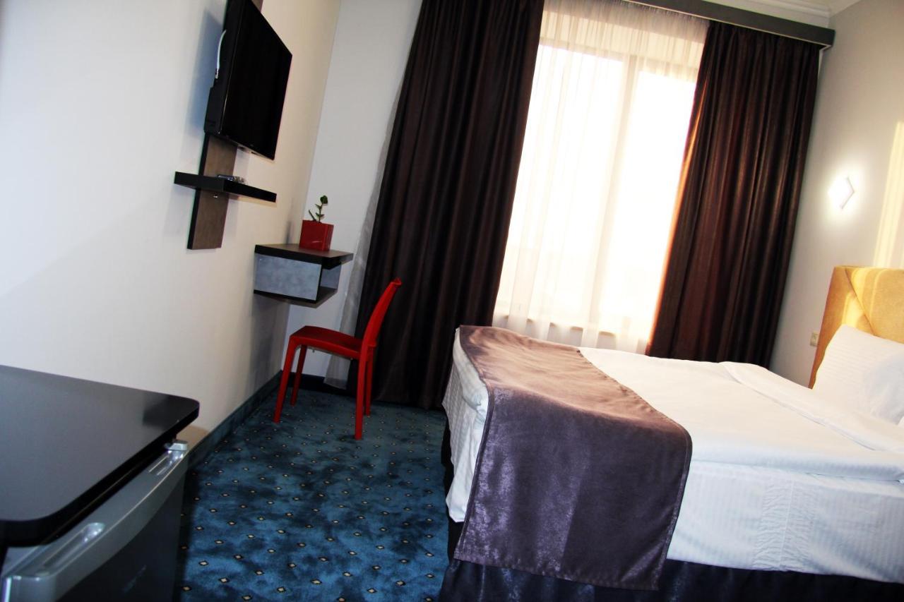 Nice Hotel Yerevan Exterior photo