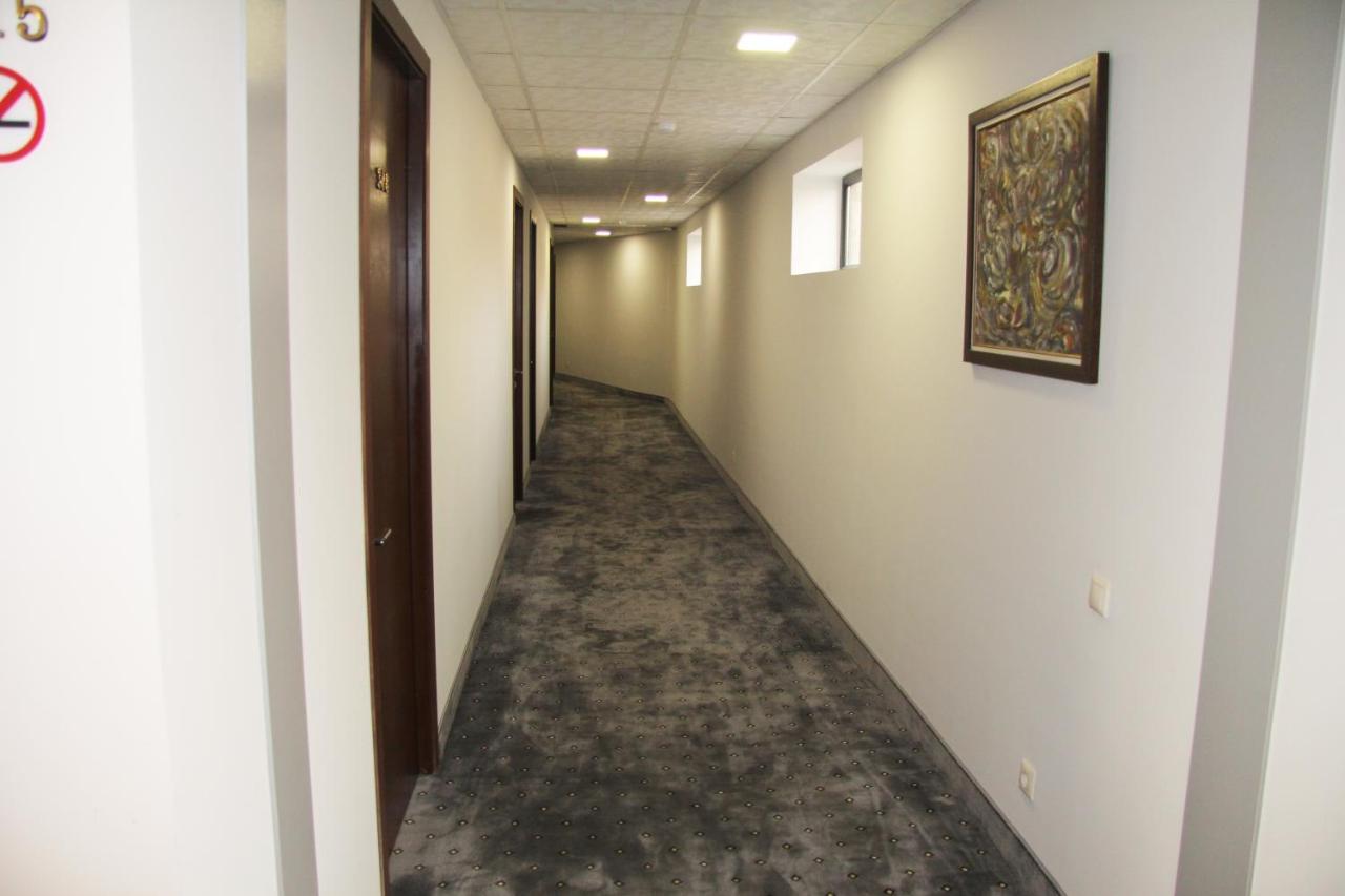Nice Hotel Yerevan Exterior photo